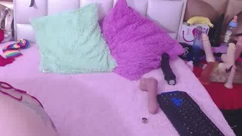 Snapshot of biky_hot chatting on 03.10.25 Biky Hot online show from 03.10.25