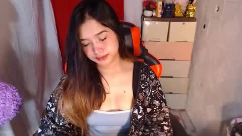 Snapshot of bilat_tinax chatting on 11.27.25 bilat tinax online show from 11.27.25