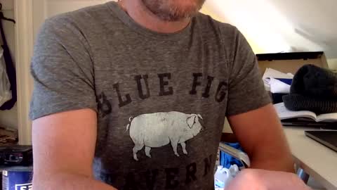 Snapshot of bisonbar chatting on 02.21.25 BisonBar online show from 02.21.25