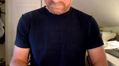 Snapshot of bisonbar chatting on 10.23.25 BisonBar online show from 10.23.25