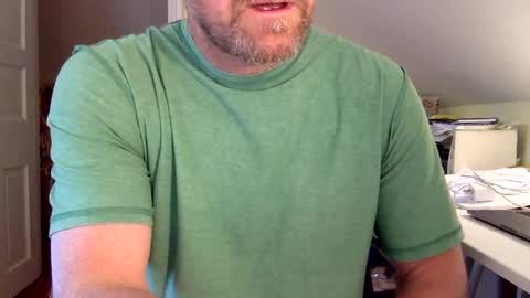 Snapshot of bisonbar chatting on 11.02.25 BisonBar online show from 11.02.25