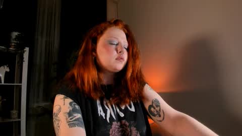 Snapshot of bitchofsun chatting on 12.21.25 Nana online show from 12.21.25