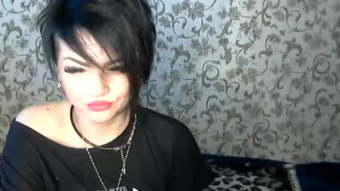 Snapshot of black_hot_01 chatting on 10.31.25 black_hot_01 online show from 10.31.25