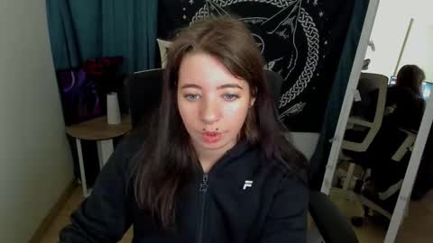  Black Kittie    Wednesday - 1300 - 1900 GMT help me get 100 thumbs up online show from 09.18.25