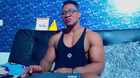 Snapshot of black_seus85 chatting on 11.07.25 duglas online show from 11.07.25