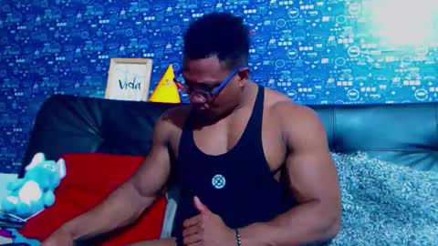 Snapshot of black_seus85 chatting on 11.24.25 duglas online show from 11.24.25