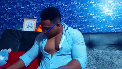 Snapshot of black_seus85 chatting on 11.27.25 duglas online show from 11.27.25