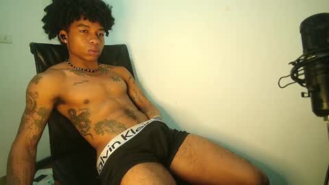 Snapshot of black_tentationx chatting on 01.28.25 black_tentationx online show from 01.28.25