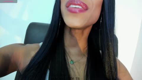 Snapshot of blackbeauty_ts chatting on 01.04.25 Nina online show from 01.04.25