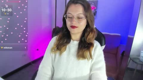Snapshot of blackberry_s chatting on 11.22.25 Sophie online show from 11.22.25