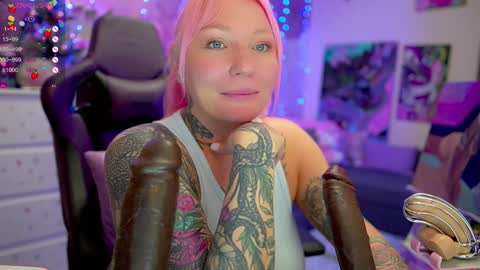 Snapshot of blackedbarbie chatting on 12.14.24 Alice online show from 12.14.24