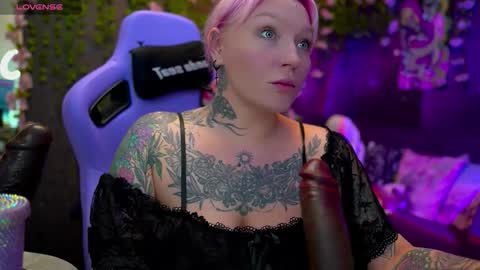 Snapshot of blackedbarbie chatting on 09.17.25 Alice online show from 09.17.25