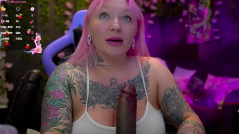 Snapshot of blackedbarbie chatting on 09.23.25 Alice online show from 09.23.25