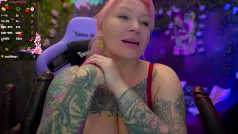 Snapshot of blackedbarbie chatting on 10.25.25 Alice online show from 10.25.25