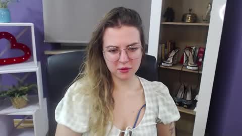 Z O E Y online show from 01.07.25