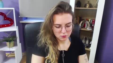 Z O E Y online show from 01.10.25