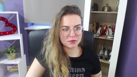 Z O E Y online show from 01.11.25