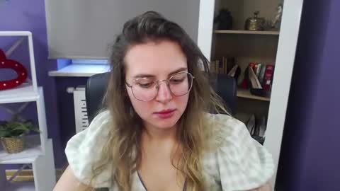 Z O E Y online show from 01.17.25