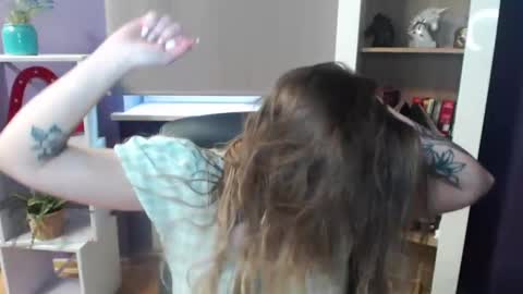 Z O E Y online show from 02.19.25