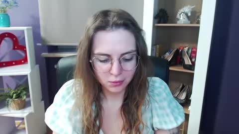 Z O E Y online show from 02.25.25