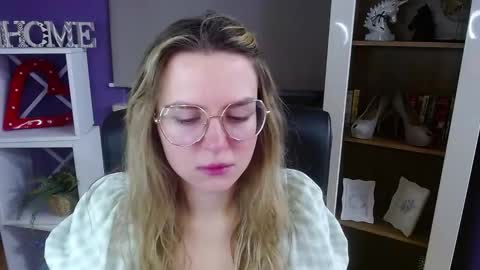 Z O E Y online show from 01.12.26