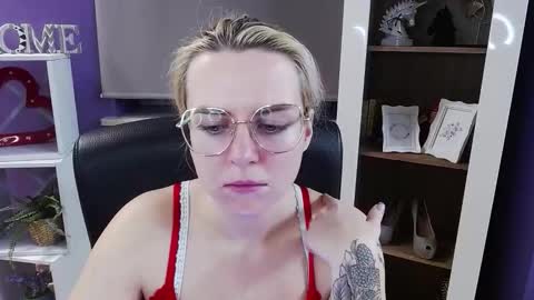 Z O E Y online show from 02.23.26