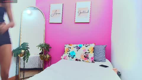 Tifffany bllom online show from 03.04.25