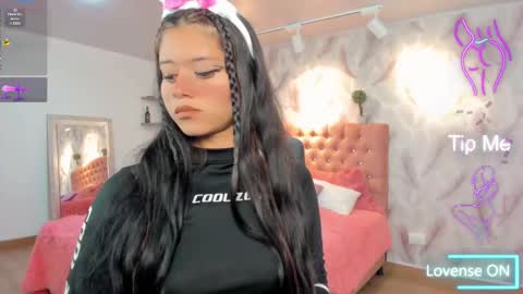 Snapshot of blair_harrison chatting on 10.08.25 Blair online show from 10.08.25