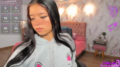 Snapshot of blair_harrison chatting on 10.10.25 Blair online show from 10.10.25