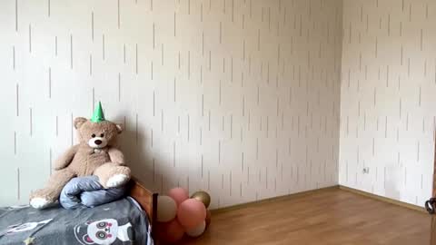 Snapshot of blairstassen chatting on 03.26.26 Mila online show from 03.26.26