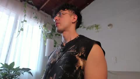 Snapshot of blake_levi chatting on 04.30.26 Blake Levi Independent Model online show from 04.30.26