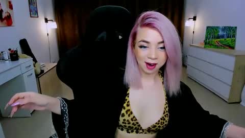 Snapshot of blinkofeyess chatting on 12.18.24 Nicole online show from 12.18.24