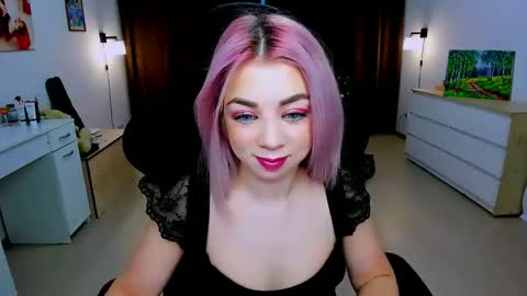 Snapshot of blinkofeyess chatting on 12.19.24 Nicole online show from 12.19.24