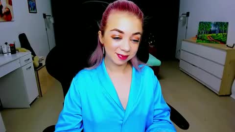 Snapshot of blinkofeyess chatting on 12.21.24 Nicole online show from 12.21.24