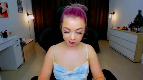 Snapshot of blinkofeyess chatting on 01.03.25 Nicole online show from 01.03.25