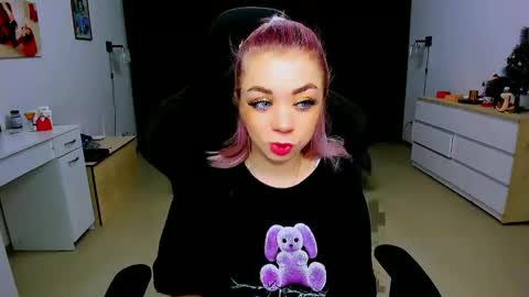 Snapshot of blinkofeyess chatting on 01.13.25 Nicole online show from 01.13.25