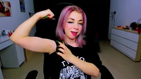 Snapshot of blinkofeyess chatting on 01.20.25 Nicole online show from 01.20.25