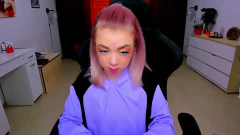 Snapshot of blinkofeyess chatting on 01.23.25 Nicole online show from 01.23.25