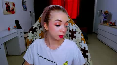 Snapshot of blinkofeyess chatting on 02.08.25 Nicole online show from 02.08.25