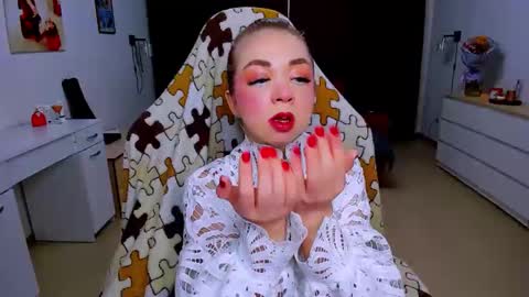 Snapshot of blinkofeyess chatting on 02.11.25 Nicole online show from 02.11.25