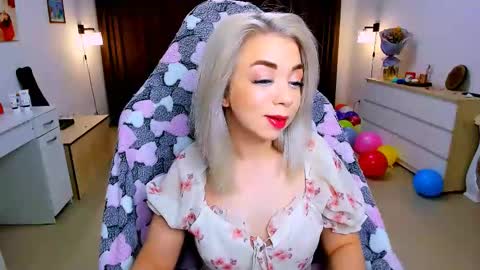 Snapshot of blinkofeyess chatting on 02.13.25 Nicole online show from 02.13.25