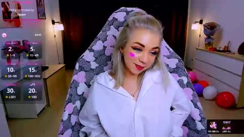 Snapshot of blinkofeyess chatting on 02.14.25 Nicole online show from 02.14.25