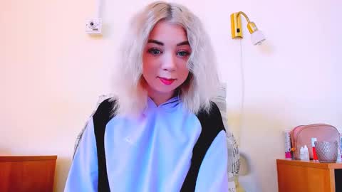 Snapshot of blinkofeyess chatting on 02.22.25 Nicole online show from 02.22.25