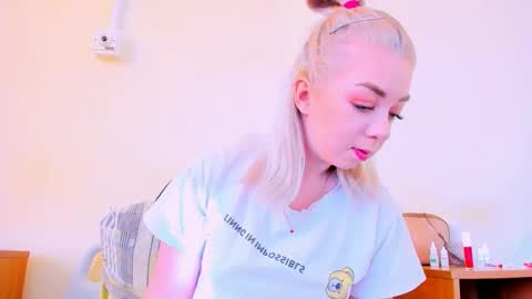 Snapshot of blinkofeyess chatting on 02.23.25 Nicole online show from 02.23.25