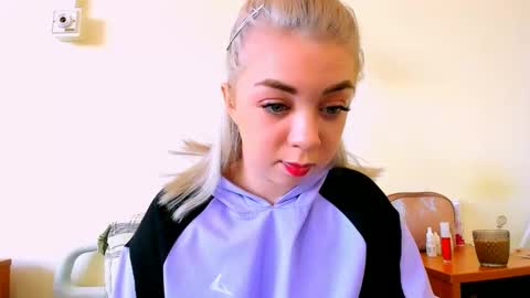 Snapshot of blinkofeyess chatting on 02.23.25 Nicole online show from 02.23.25