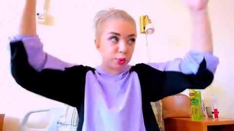 Snapshot of blinkofeyess chatting on 02.24.25 Nicole online show from 02.24.25