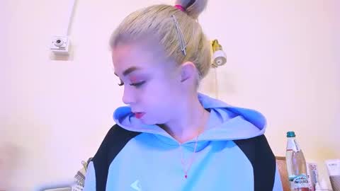 Snapshot of blinkofeyess chatting on 02.25.25 Nicole online show from 02.25.25