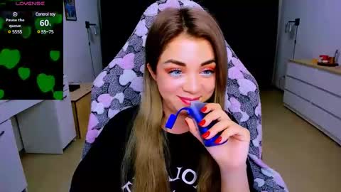 Snapshot of blinkofeyess chatting on 03.08.25 Nicole online show from 03.08.25