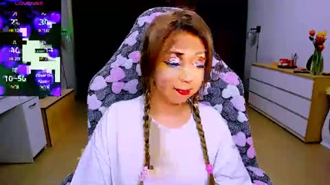 Snapshot of blinkofeyess chatting on 03.11.25 Nicole online show from 03.11.25