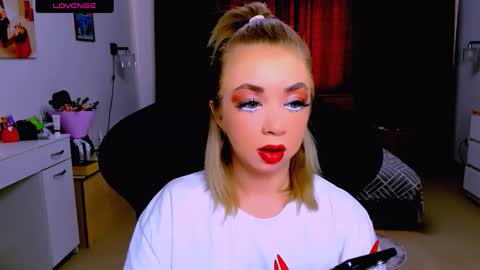 Snapshot of blinkofeyess chatting on 09.09.25 Nicole online show from 09.09.25